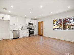 6935 Jellico Avenue, Lake Balboa CA 91406