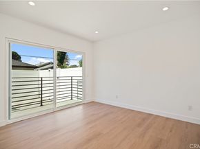 6935 Jellico Avenue, Lake Balboa CA 91406