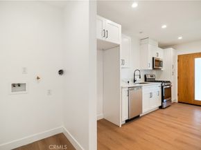 6935 Jellico Avenue, Lake Balboa CA 91406