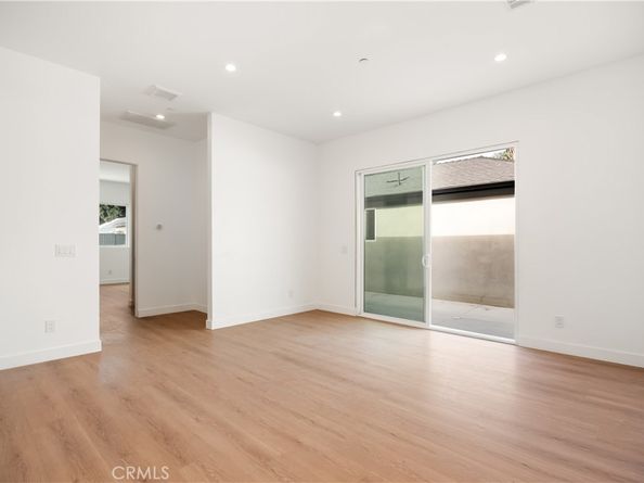 6935 Jellico Avenue, Lake Balboa CA 91406