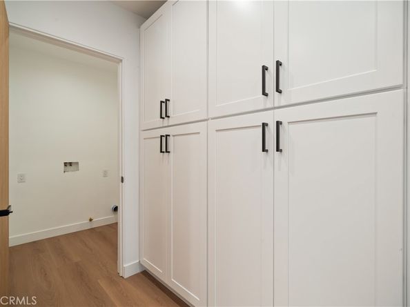 6935 Jellico Avenue, Lake Balboa CA 91406