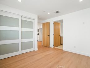 6935 Jellico Avenue, Lake Balboa CA 91406