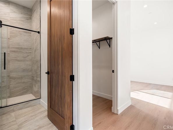 6935 Jellico Avenue, Lake Balboa CA 91406