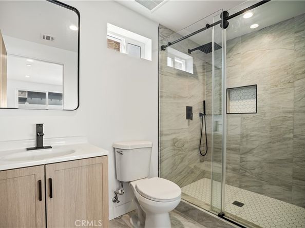 6935 Jellico Avenue, Lake Balboa CA 91406