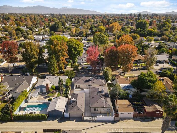 6935 Jellico Avenue, Lake Balboa CA 91406