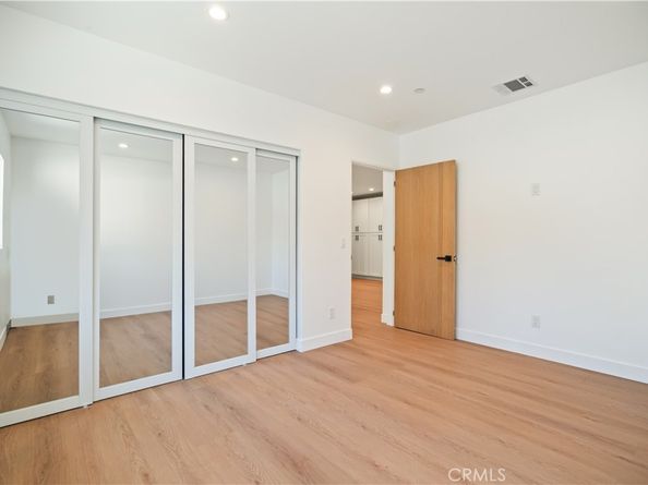 6935 Jellico Avenue, Lake Balboa CA 91406