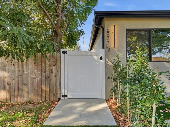 6935 Jellico Avenue, Lake Balboa CA 91406