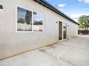 6935 Jellico Avenue, Lake Balboa CA 91406