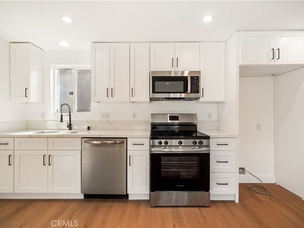 6935 Jellico Avenue, Lake Balboa CA 91406