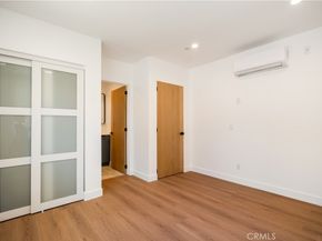 6935 Jellico Avenue, Lake Balboa CA 91406