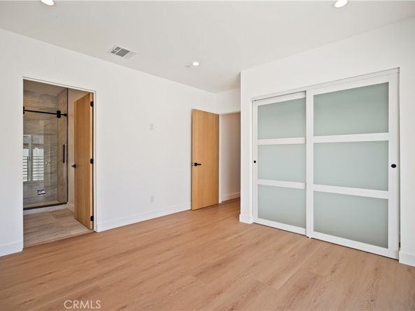 6935 Jellico Avenue, Lake Balboa CA 91406