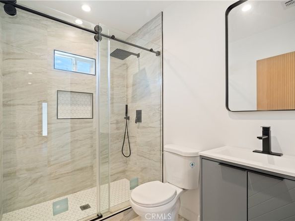 6935 Jellico Avenue, Lake Balboa CA 91406