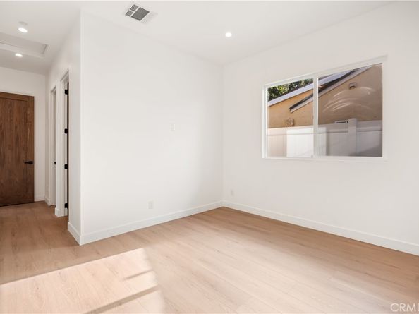 6935 Jellico Avenue, Lake Balboa CA 91406