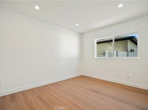 6935 Jellico Avenue, Lake Balboa CA 91406