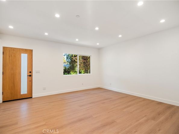 6935 Jellico Avenue, Lake Balboa CA 91406