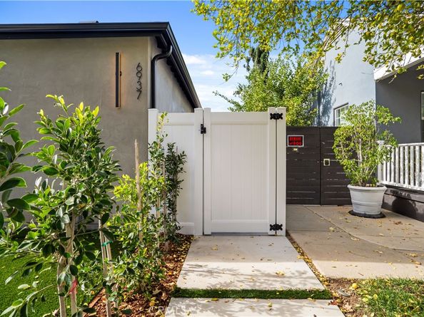 6935 Jellico Avenue, Lake Balboa CA 91406