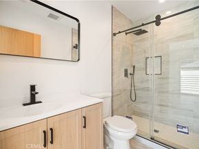 6935 Jellico Avenue, Lake Balboa CA 91406