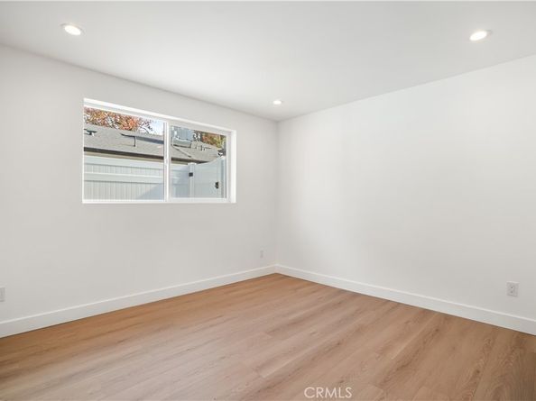 6935 Jellico Avenue, Lake Balboa CA 91406