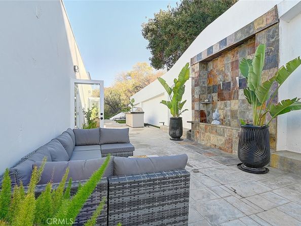 3952 Oakfield Drive, Sherman Oaks CA 91423