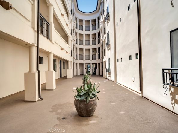 4724 Kester 410, Sherman Oaks CA 91403