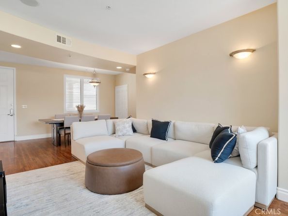 4724 Kester 410, Sherman Oaks CA 91403