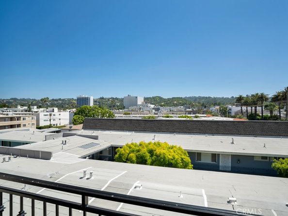 4724 Kester 410, Sherman Oaks CA 91403