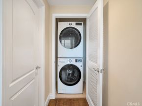 4724 Kester 410, Sherman Oaks CA 91403