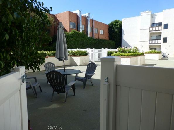 17914 Magnolia Boulevard 127, Encino CA 91316