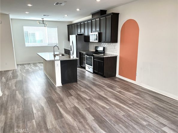 18447 W Mural, Northridge CA 91325