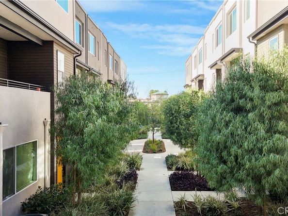 18447 W Mural, Northridge CA 91325