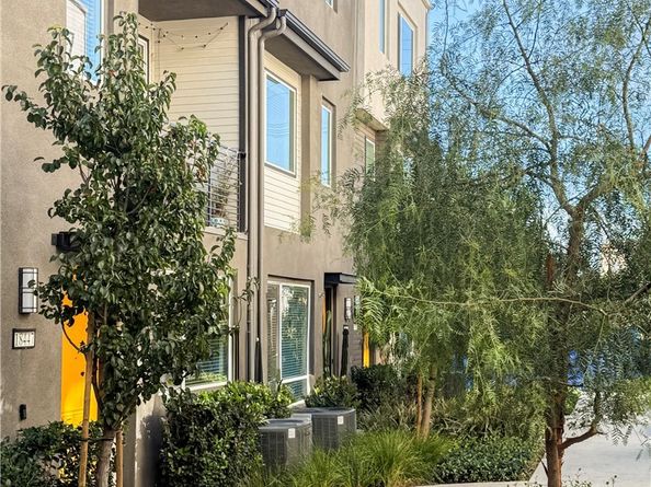 18447 W Mural, Northridge CA 91325