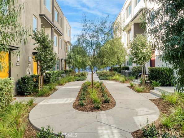 18447 W Mural, Northridge CA 91325