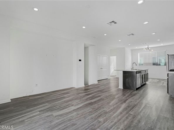 18447 W Mural, Northridge CA 91325