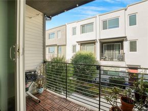 18447 W Mural, Northridge CA 91325