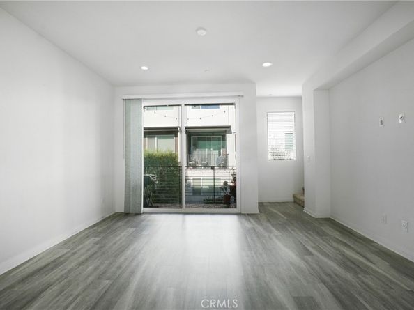 18447 W Mural, Northridge CA 91325