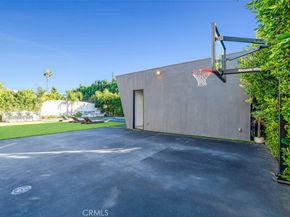 13016 Chandler, Sherman Oaks CA 91401