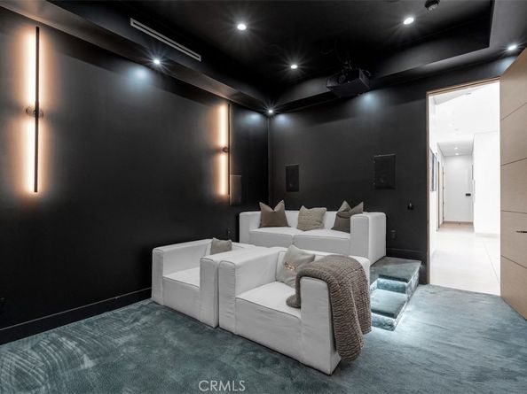 13016 Chandler, Sherman Oaks CA 91401