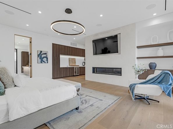 13016 Chandler, Sherman Oaks CA 91401