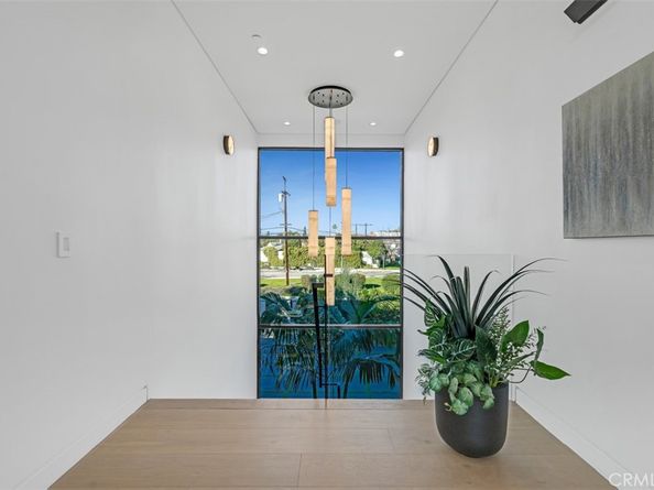 13016 Chandler, Sherman Oaks CA 91401