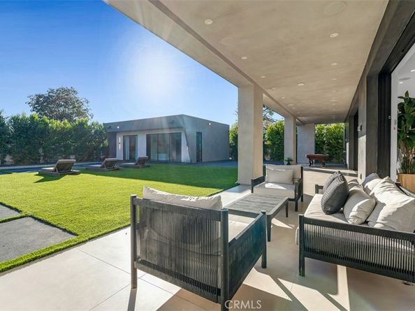 13016 Chandler, Sherman Oaks CA 91401