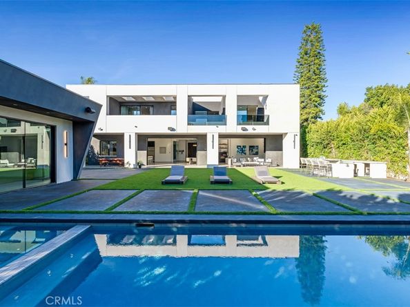 13016 Chandler, Sherman Oaks CA 91401