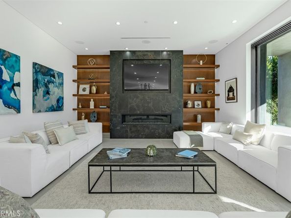 13016 Chandler, Sherman Oaks CA 91401