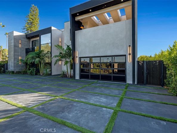 13016 Chandler, Sherman Oaks CA 91401