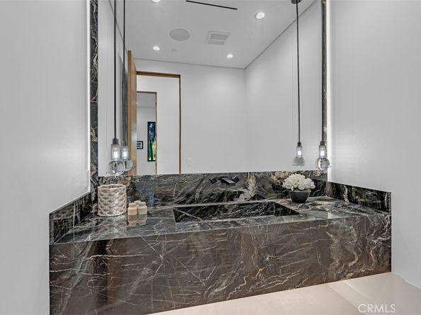 13016 Chandler, Sherman Oaks CA 91401