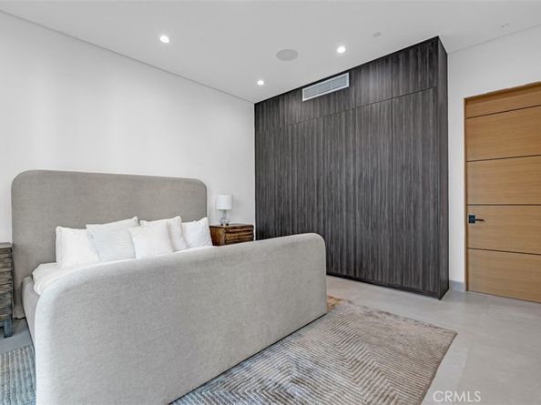 13016 Chandler, Sherman Oaks CA 91401