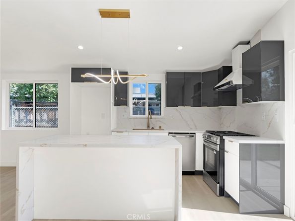 20528 & 20526 Hamlin Street, Winnetka CA 91306