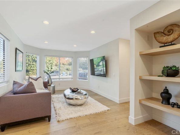 23534 Aetna st, Woodland Hills CA 91367