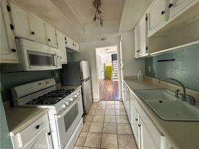 6540 Hayvenhurst 15, Lake Balboa CA 91406
