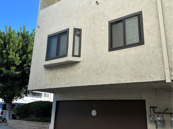 6540 Hayvenhurst 15, Lake Balboa CA 91406