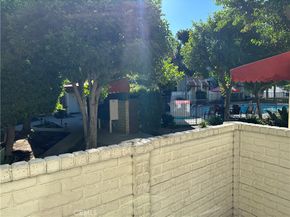 6540 Hayvenhurst 15, Lake Balboa CA 91406